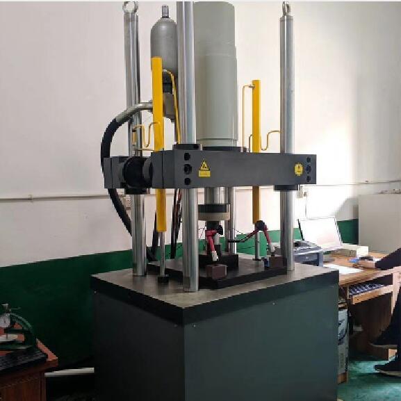 1678328494351778.jpg 高鐵減震橡膠墊板疲勞試驗機.jpg